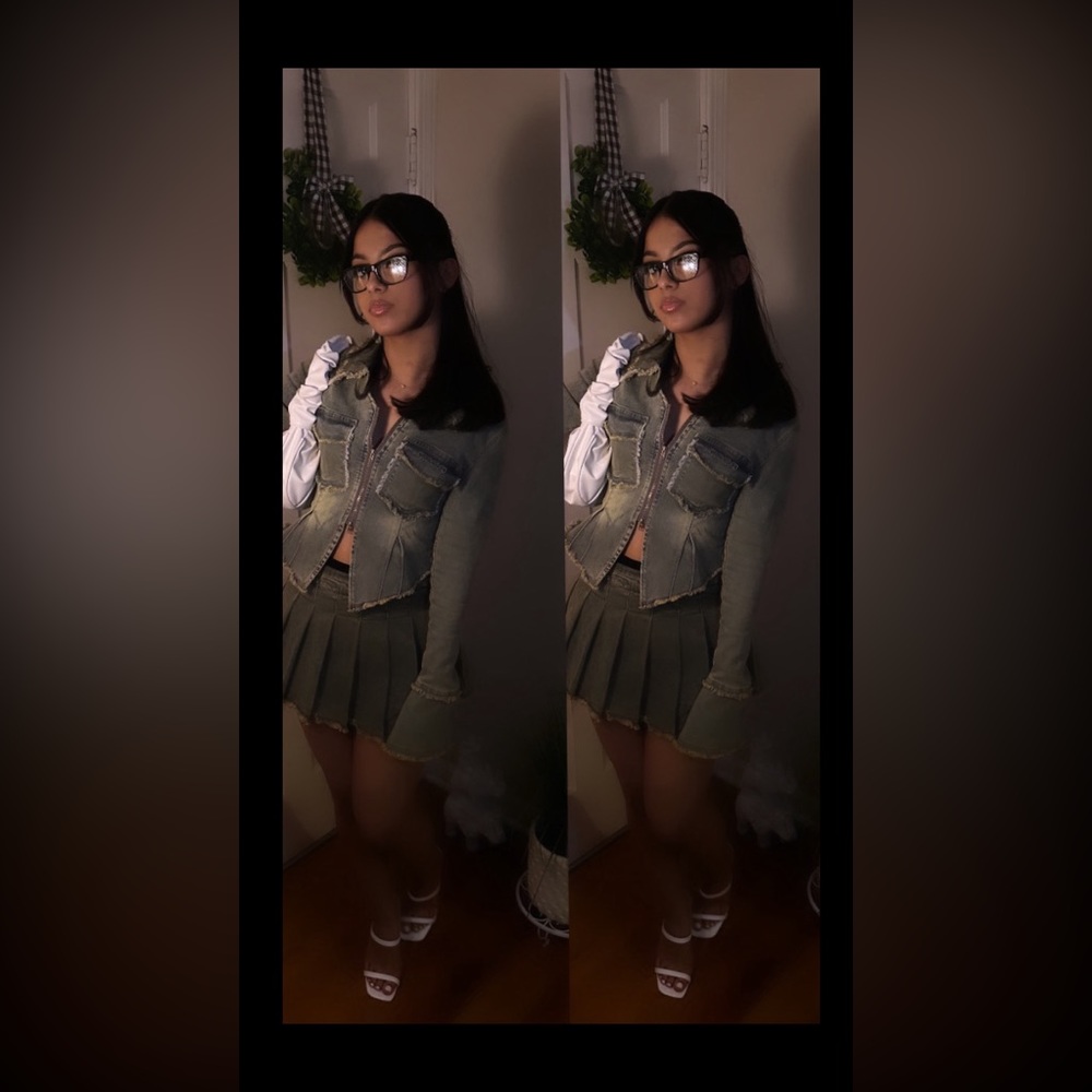 -Two piece Jean set.  -Size small.   -Color blue.